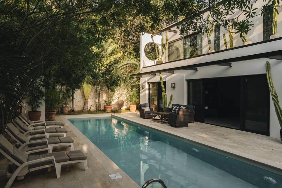 Property building, Patio, Day, Garden, Garden view, Pool view, Swimming pool, Swimming pool, sunbed