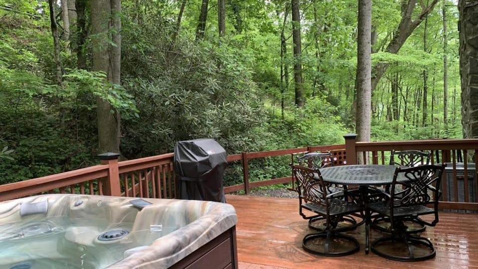 Hickory Creek Hideaway House in Maggie Valley