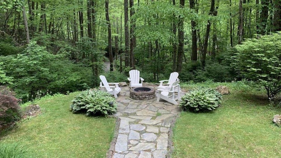 Hickory Creek Hideaway House in Maggie Valley