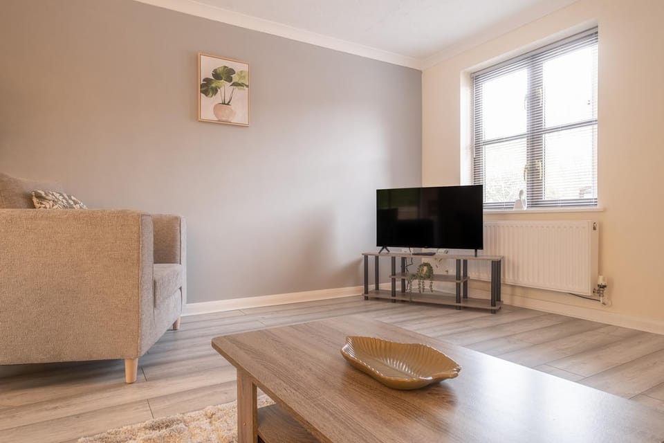 Comfortable 3 Bedroom Home With Parking Apartment in Aylesbury Vale