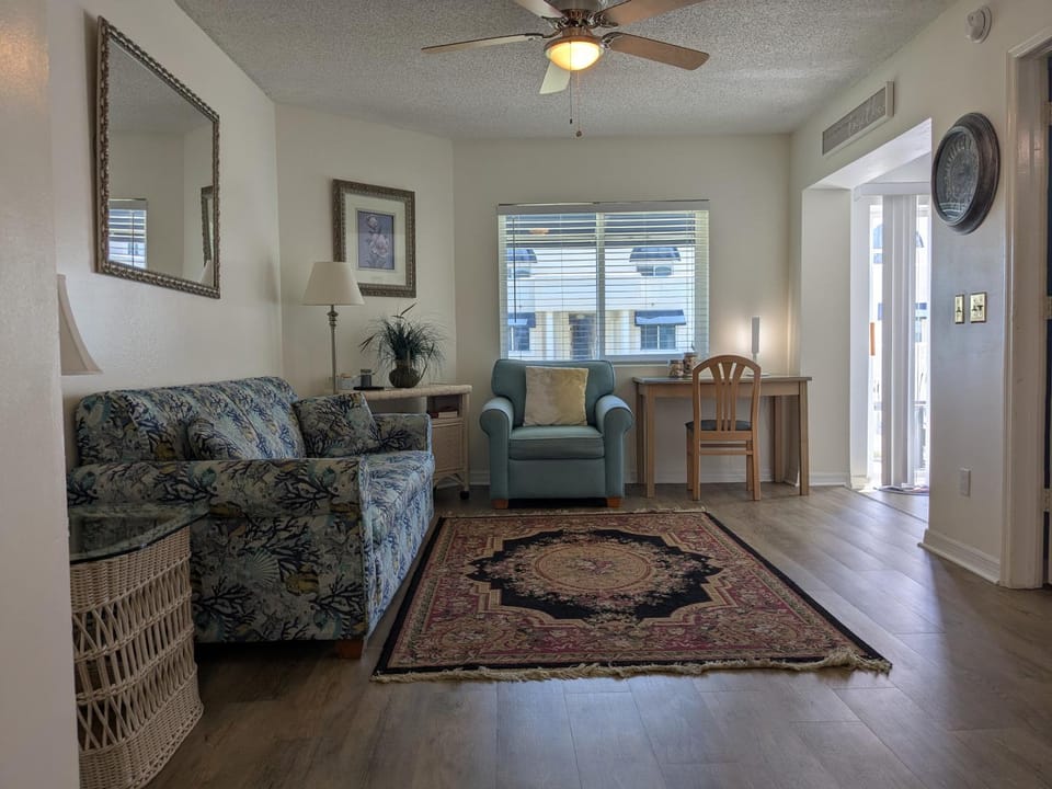 Bed, Living room, Seating area