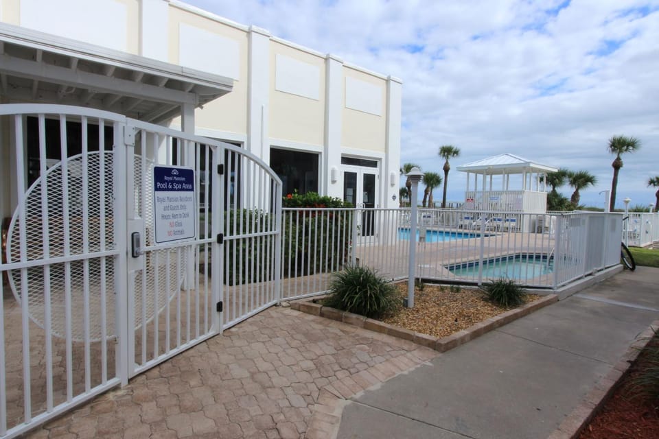 Property building, Pool view, Swimming pool