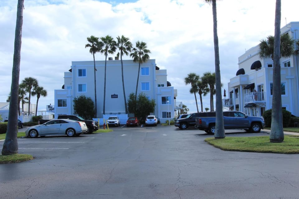 Property building, Location