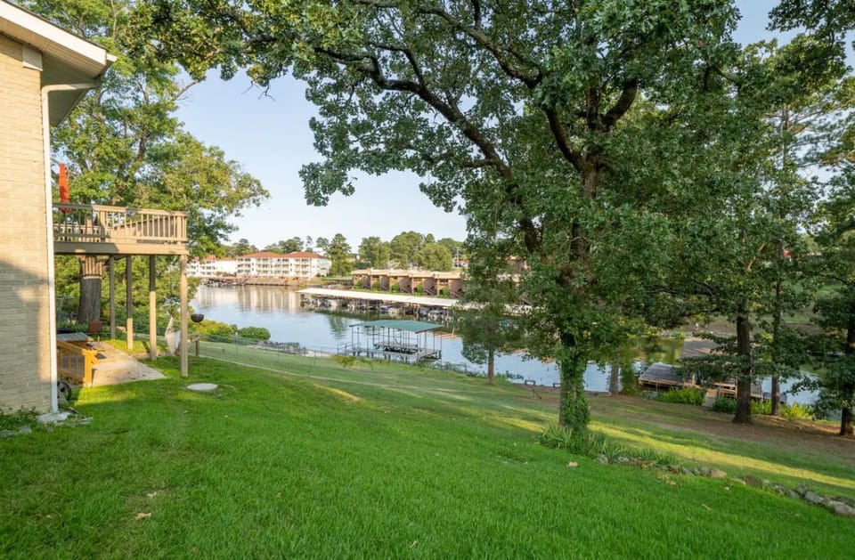 Lakeview Escape at Phadral House in Rockwell