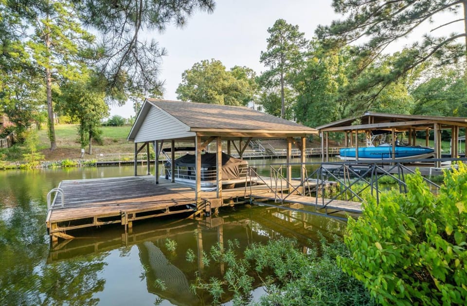 Lakeview Escape at Phadral House in Rockwell