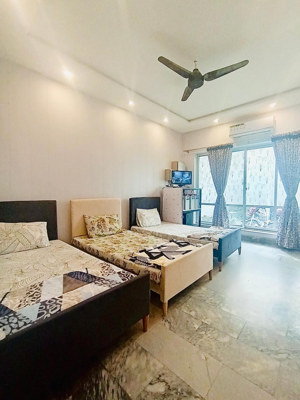 Bed, Photo of the whole room, air conditioner