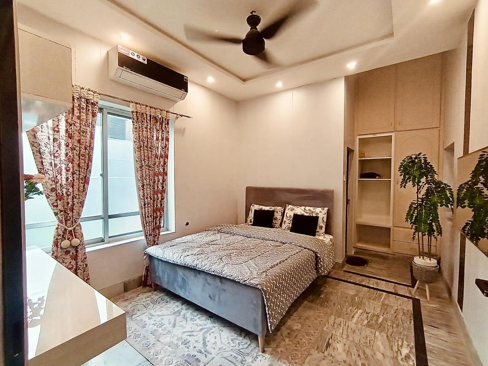 Bed, Photo of the whole room, Bedroom, air conditioner