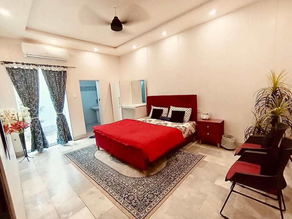 Bed, Photo of the whole room, Bedroom, air conditioner