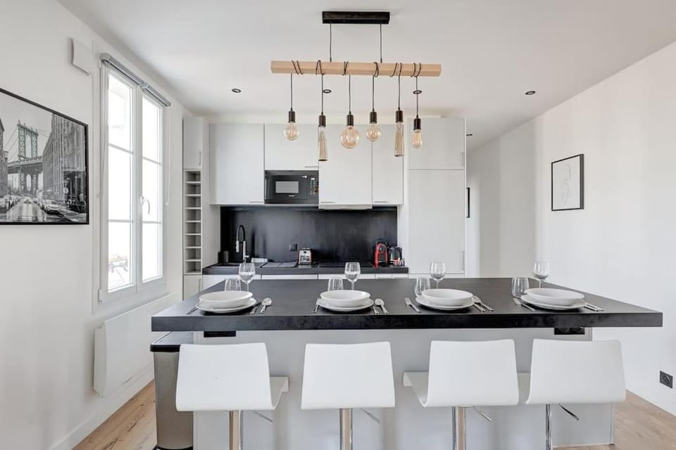 Kitchen or kitchenette, Dining area, stove