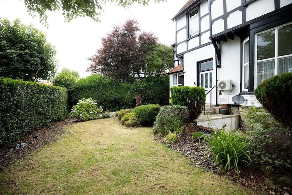 Property building, Spring, Day, Natural landscape, Garden, Garden view