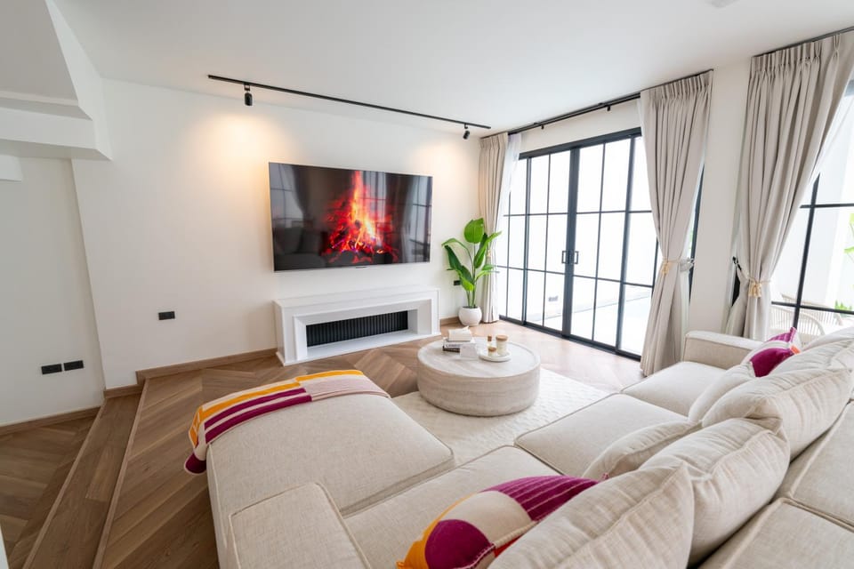 Communal lounge/ TV room, Communal lounge/ TV room, TV and multimedia, Living room, Photo of the whole room