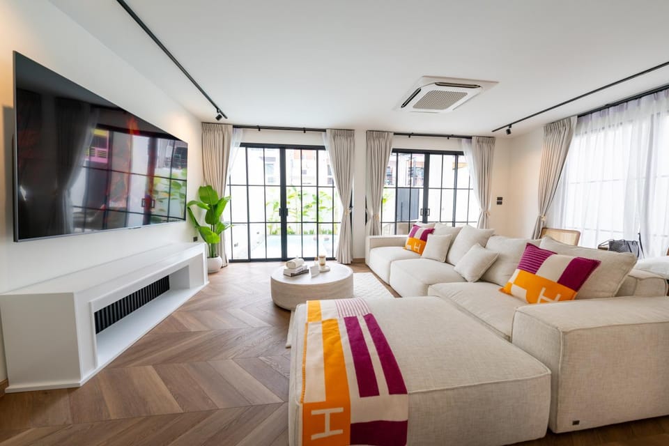 Communal lounge/ TV room