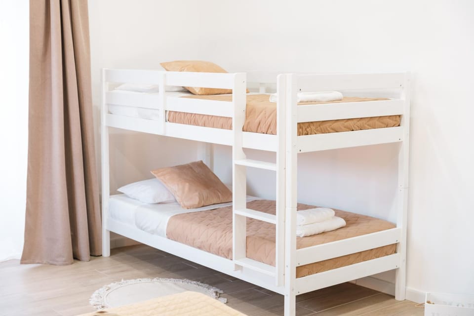 Bedroom, bunk bed, towels