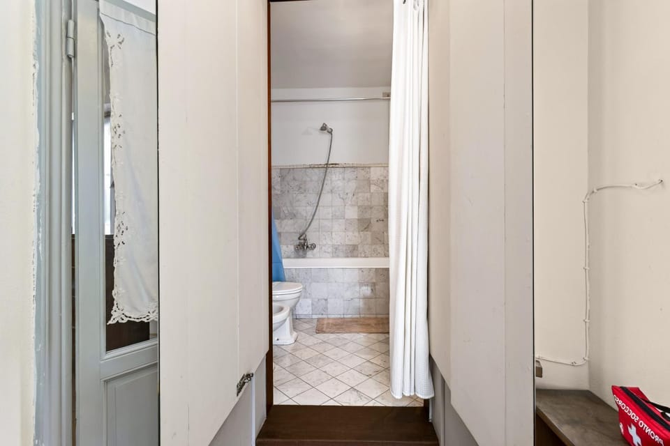 Luxury Naviglio House - 10 min Cathedral Apartment in Milan