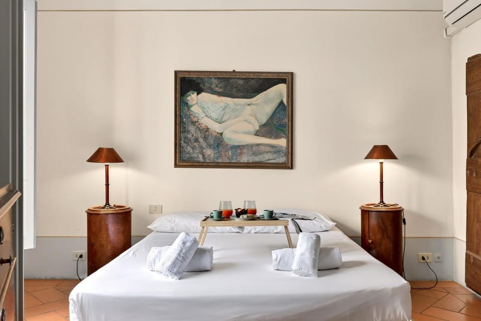 Luxury Naviglio House - 10 min Cathedral Apartment in Milan