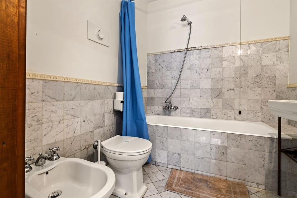 Luxury Naviglio House - 10 min Cathedral Apartment in Milan