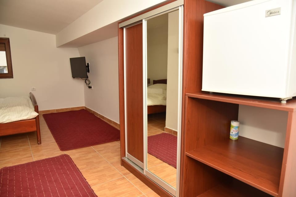 TV and multimedia, Bedroom, wardrobe