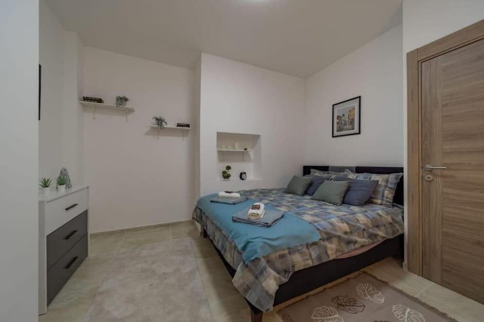 Bed, Photo of the whole room, Bedroom, towels, wardrobe