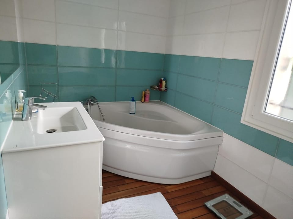 Bathroom, Bath