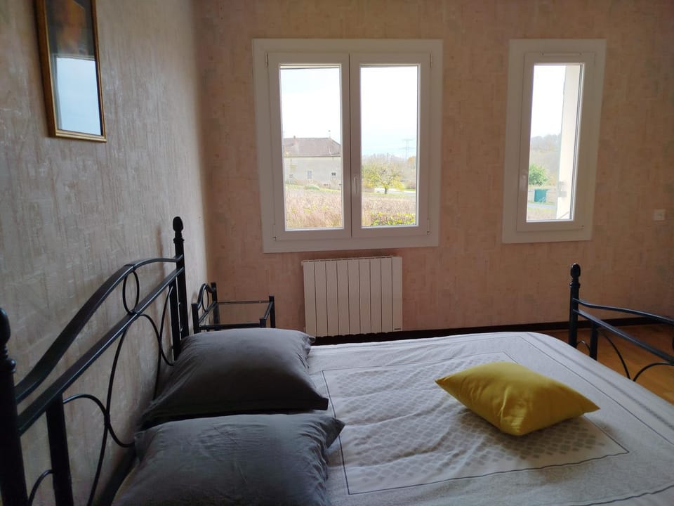Bed, Photo of the whole room