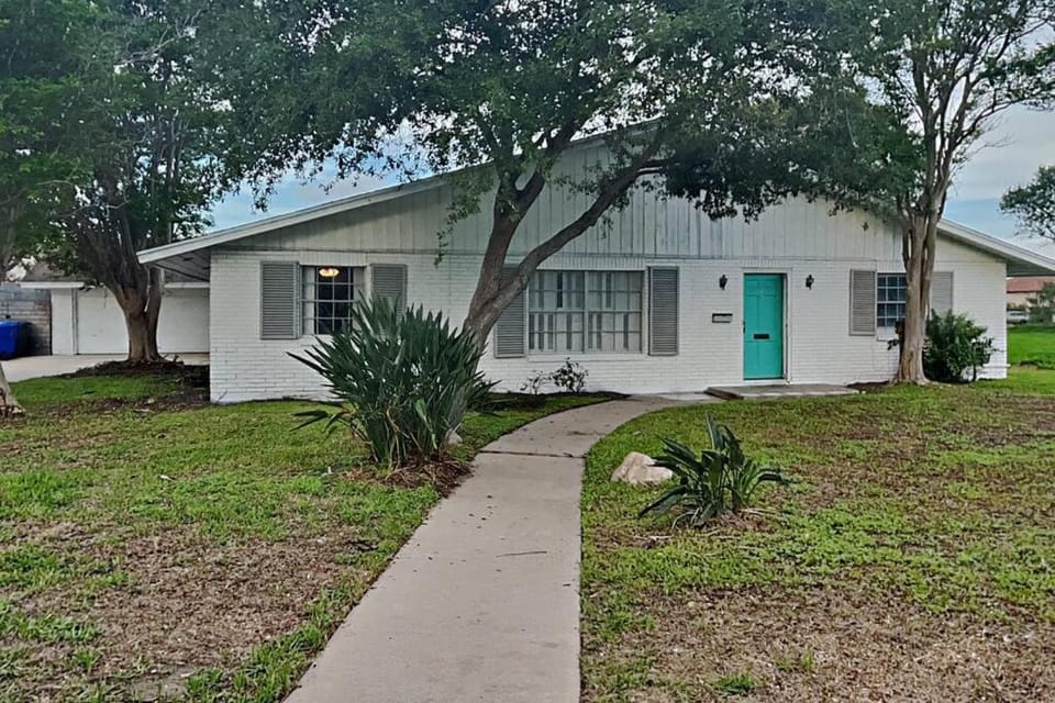 Oceanfront Retreat 2 Homes for 29-Guests House in Nueces County