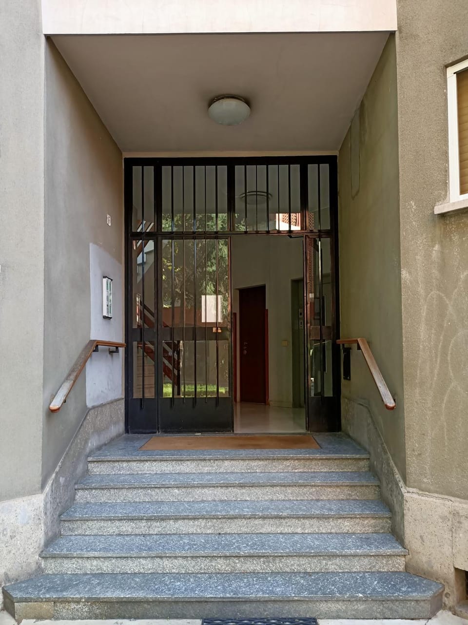 Facade/entrance