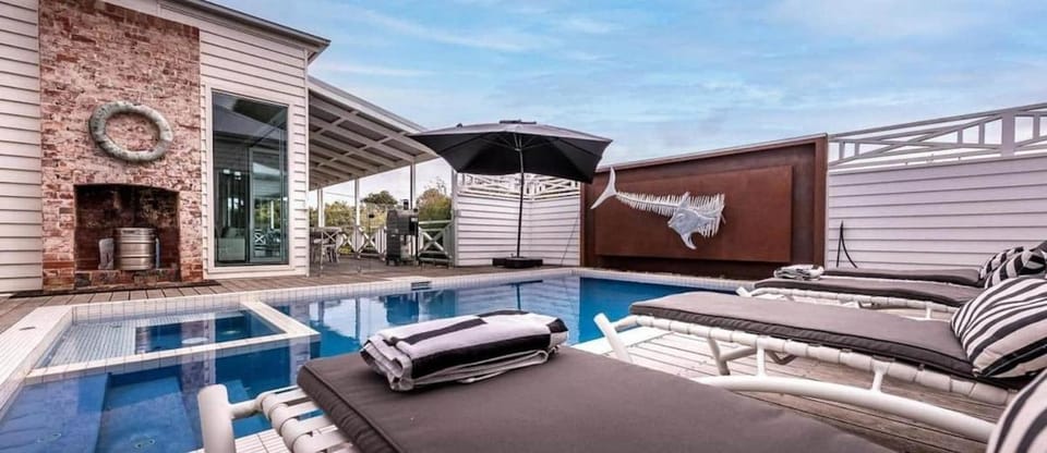 Ocean Beach House Sorrento - Luxury with Heated Pool and Spa House in Melbourne Road