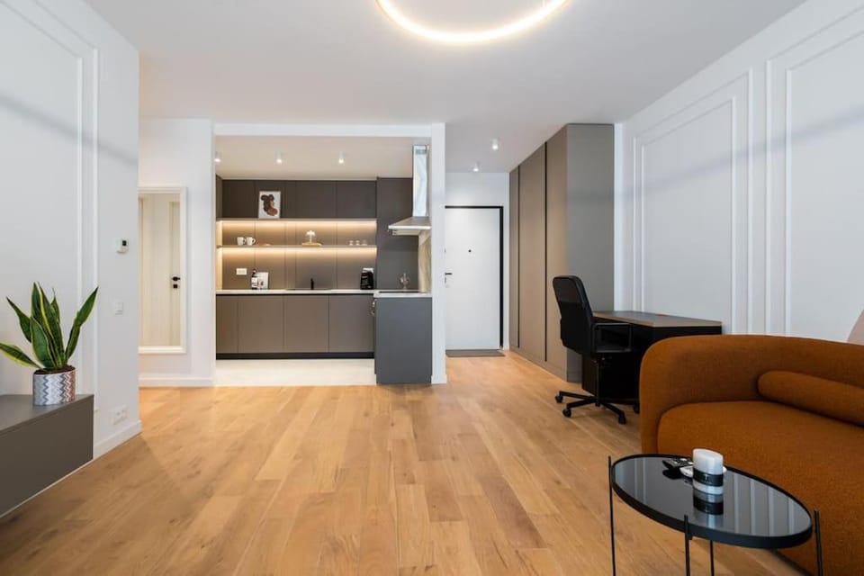 Orange Luxury King bed Apartment, bussiness, leisure in One Cotroceni Apartment in Bucharest