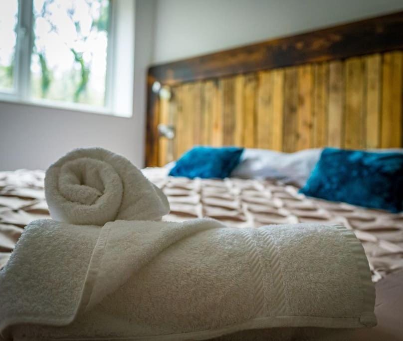 Bedroom, towels