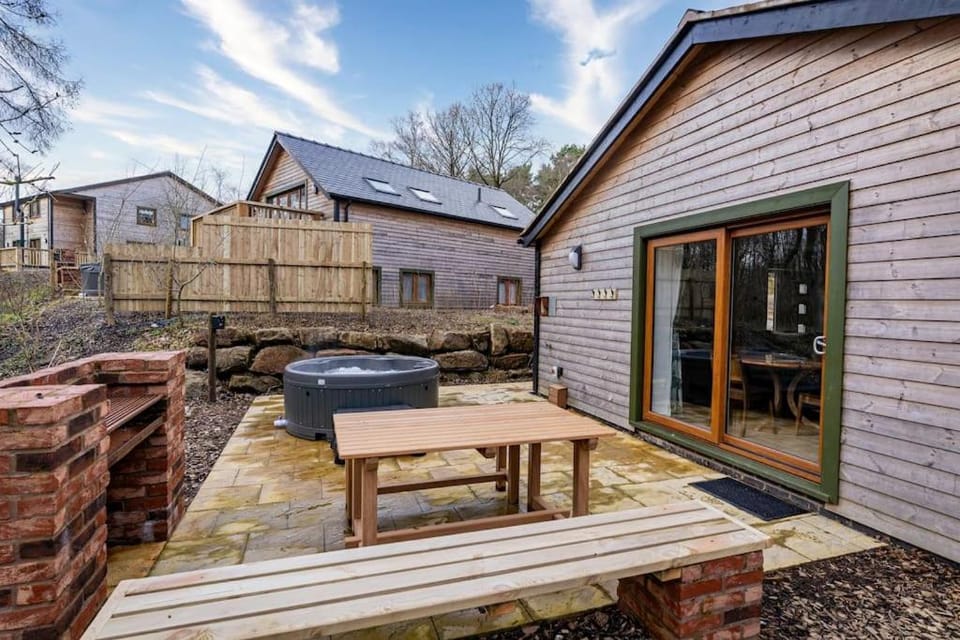 Property building, Patio, Balcony/Terrace, Garden view