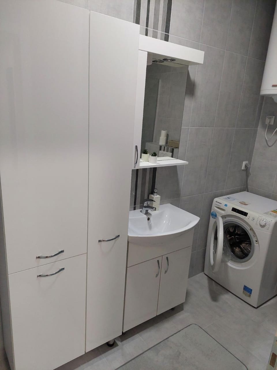 Bathroom, washing machine