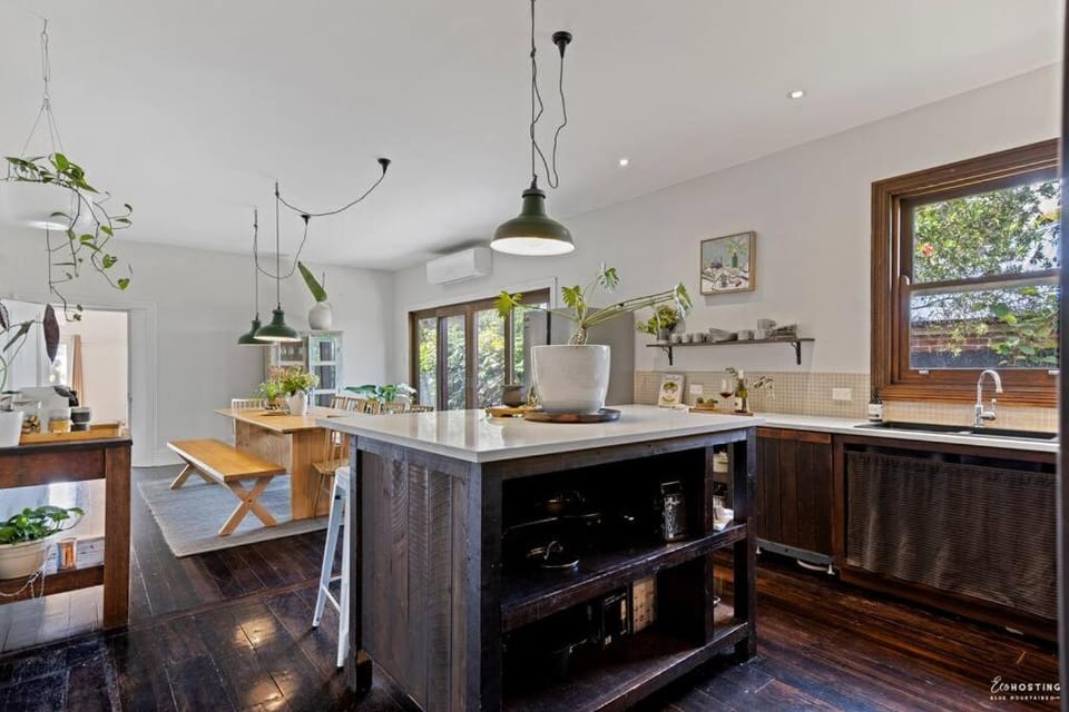 The Waratah House -Indoor Sauna & Outdoor Firepit and walking distance to Town center House in Katoomba