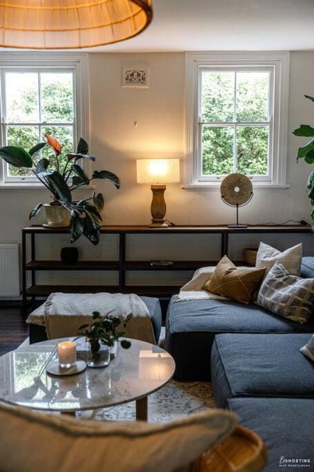 The Waratah House -Indoor Sauna & Outdoor Firepit and walking distance to Town center House in Katoomba