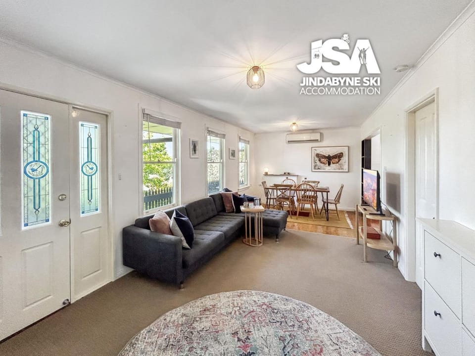 Living room, Photo of the whole room, Dining area