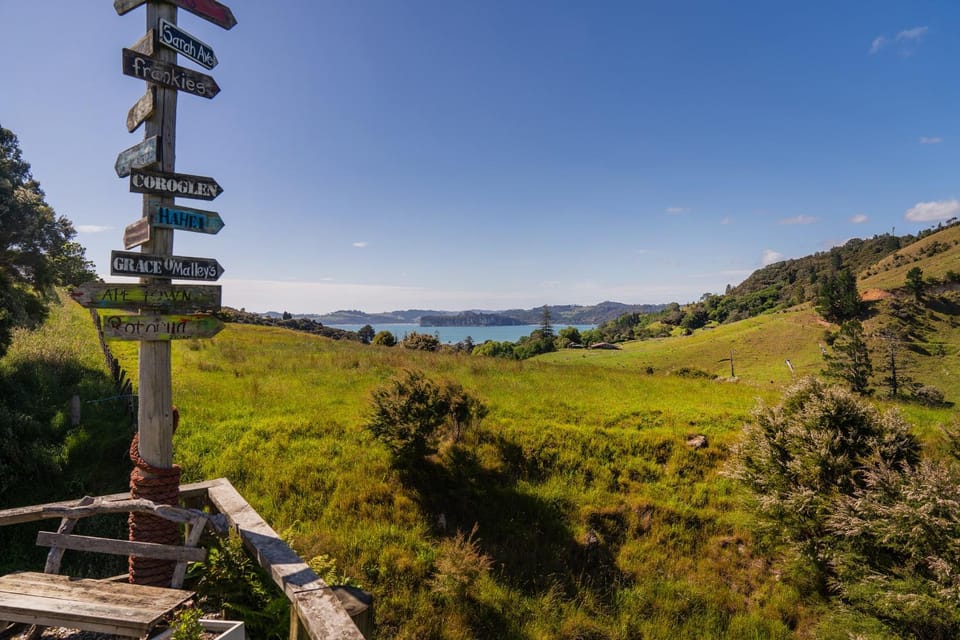 Hosts on the Coast Bayview Sanctuary House in Whitianga