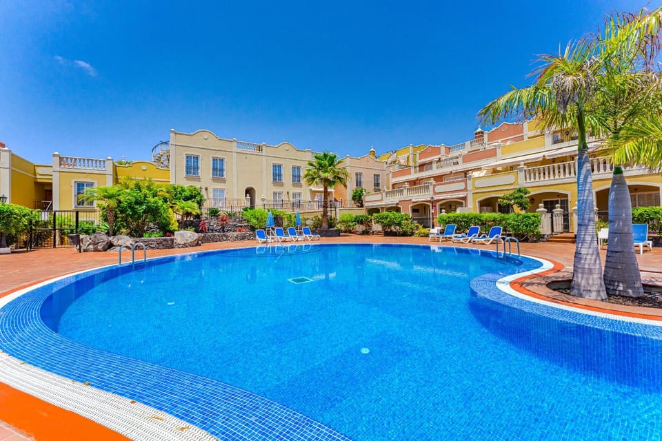 Property building, Area and facilities, Swimming pool, sunbed