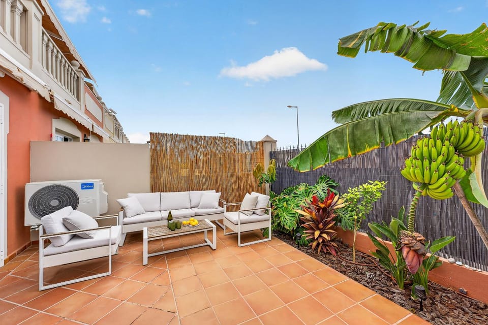 Oceanview Duplex, AC, Heated pool Apartment in Palm-Mar