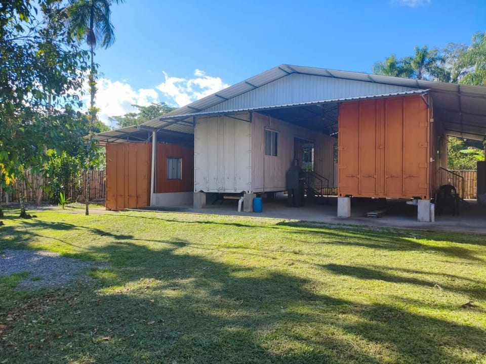 Condominio Vila Contanainer House in State of Paraná