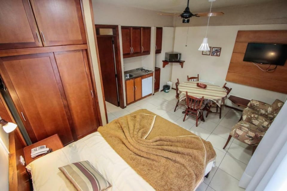 Bedroom, kitchen