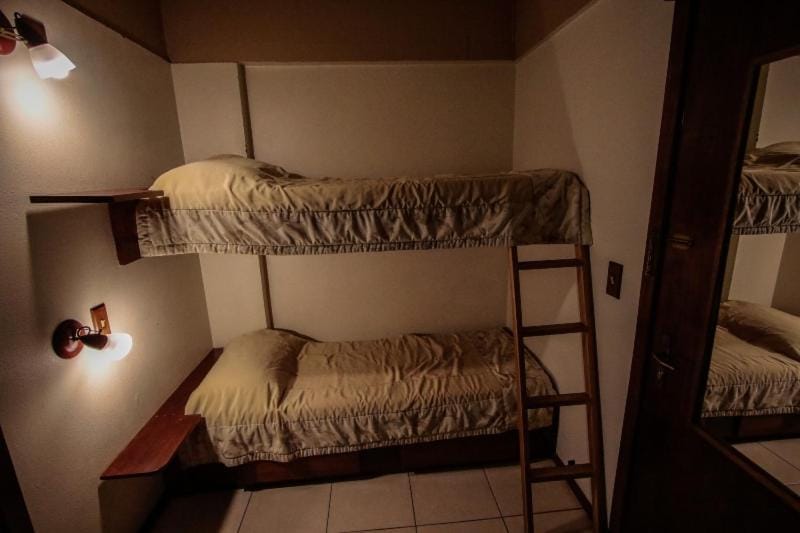 Bedroom, bunk bed