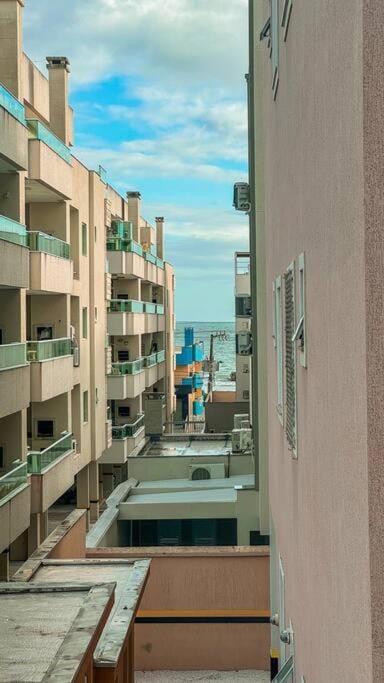 Sobrado a 100 metros do mar House in Porto Belo