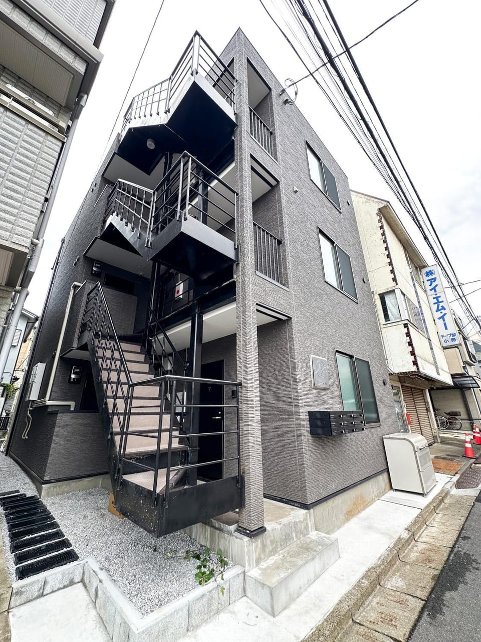 Property building, Day