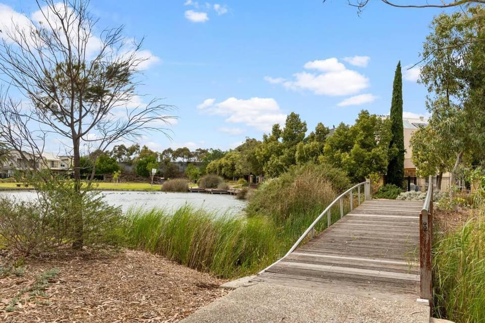 Mawson Lakes Retreat - A Peaceful and Prime Location Apartment in Adelaide