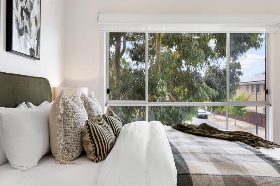 Mawson Lakes Retreat - A Peaceful and Prime Location Apartment in Adelaide