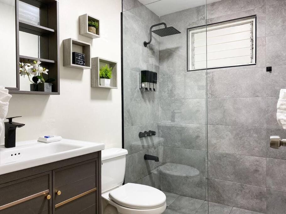 Shower, Toilet, Bathroom, towels