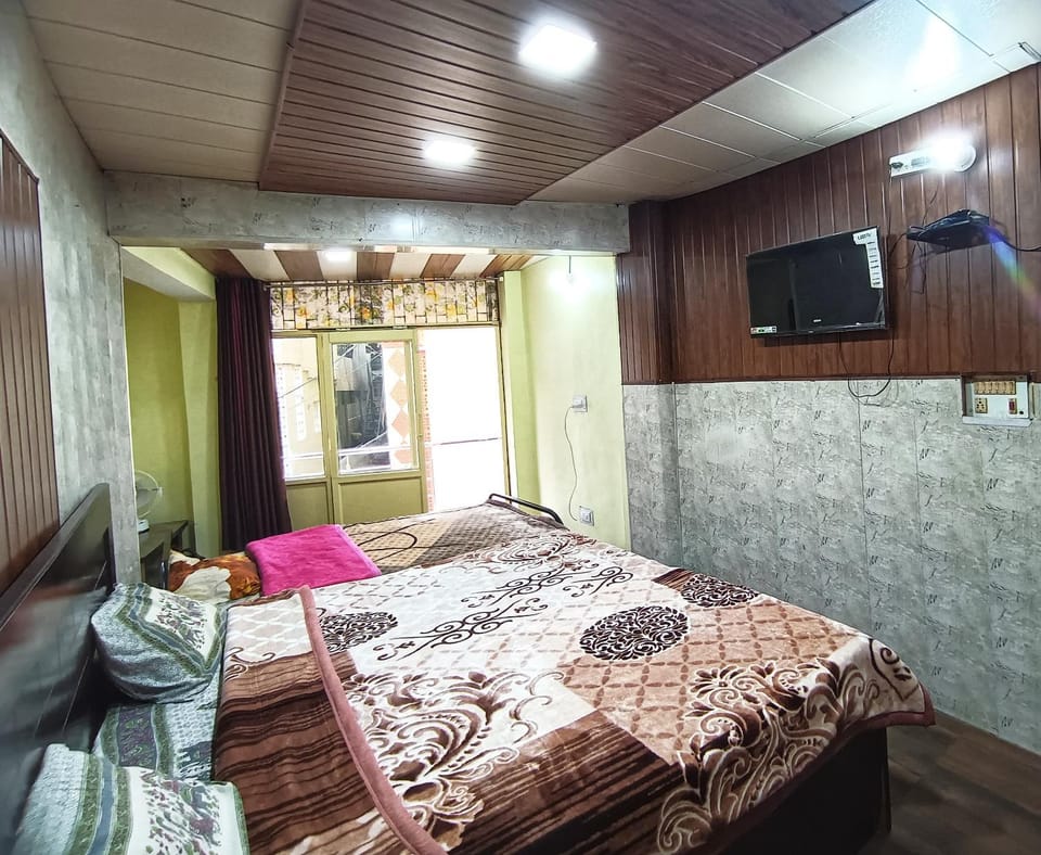 JK Guest House Hotel in Uttarakhand