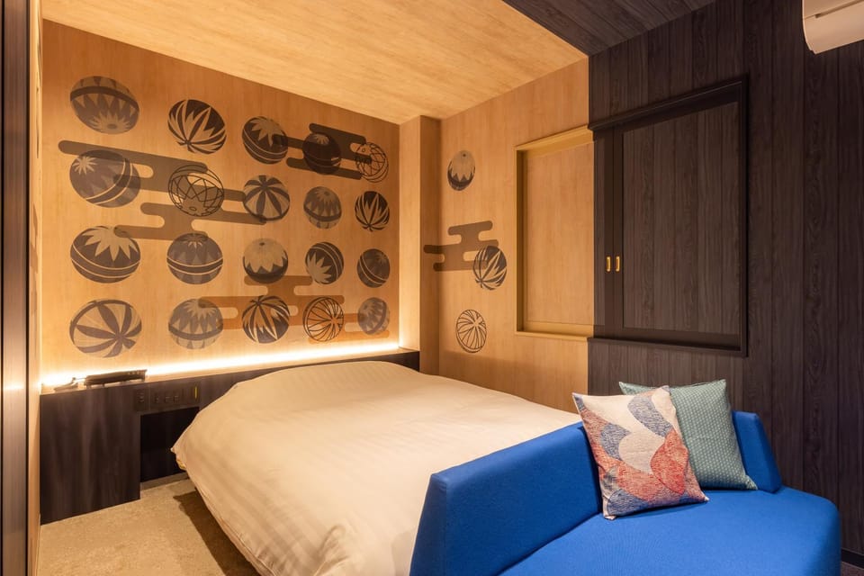 Photo of the whole room, Bedroom