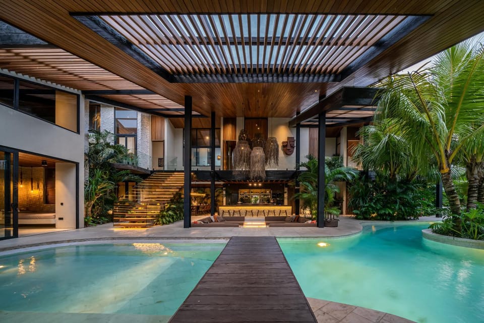Villa Baratega - Dreamy Urban Tropical 6BR Villa for Large Group Villa in North Kuta