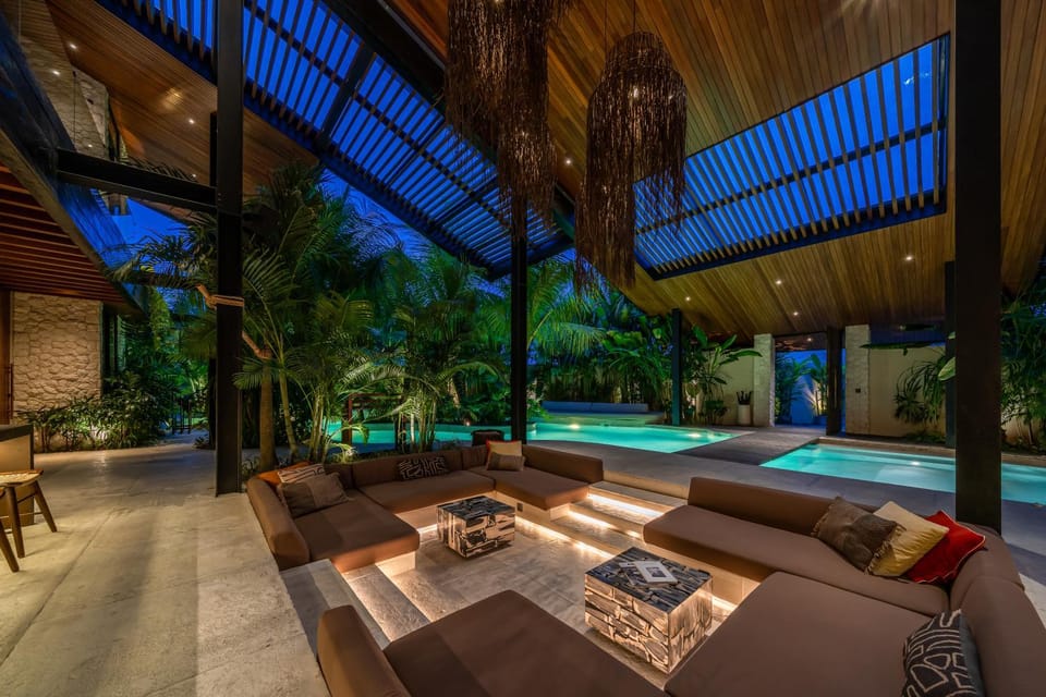 Villa Baratega - Dreamy Urban Tropical 6BR Villa for Large Group Villa in North Kuta