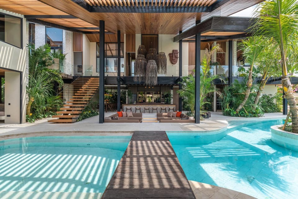 Villa Baratega - Dreamy Urban Tropical 6BR Villa for Large Group Villa in North Kuta